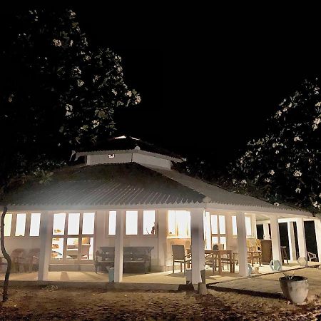 Moon Isle Beach Bungalow Nilaveli Esterno foto