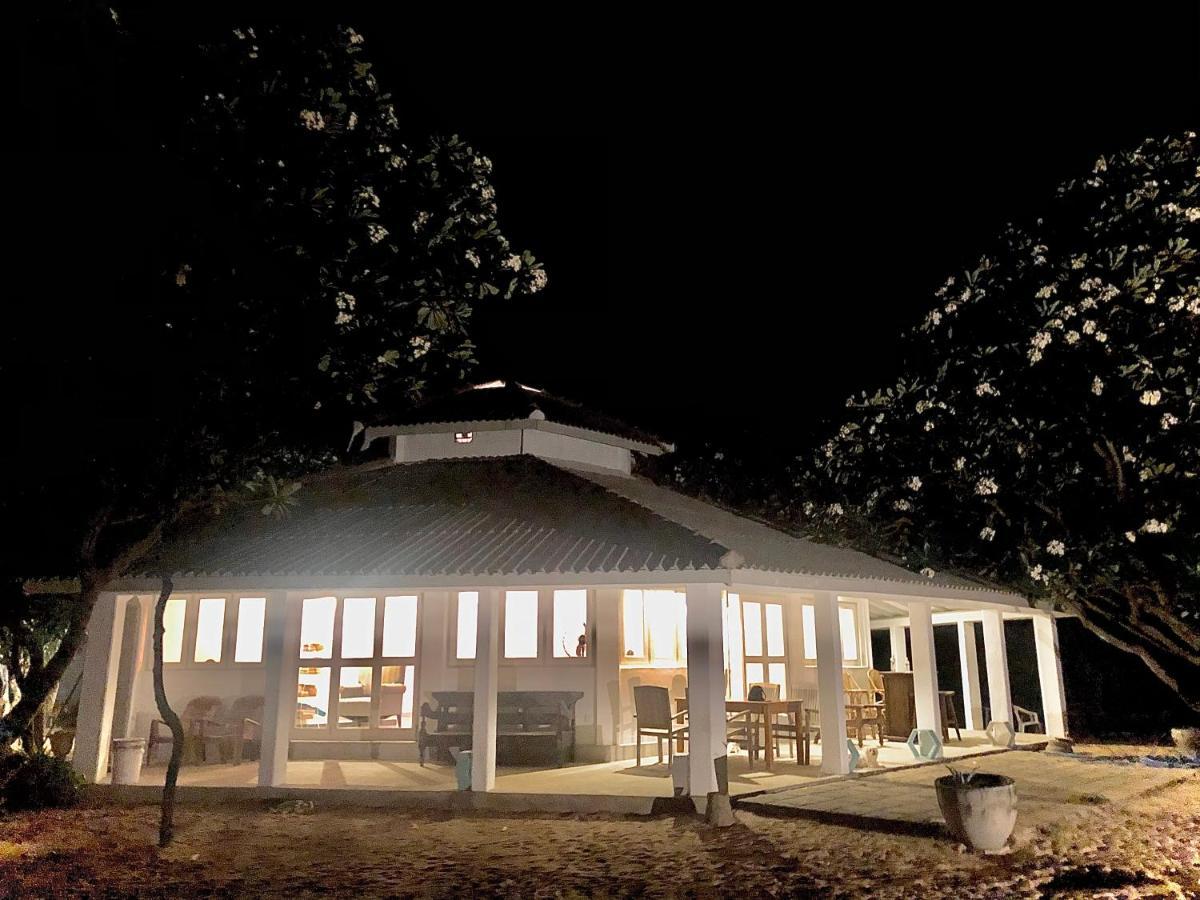 Moon Isle Beach Bungalow Nilaveli Esterno foto